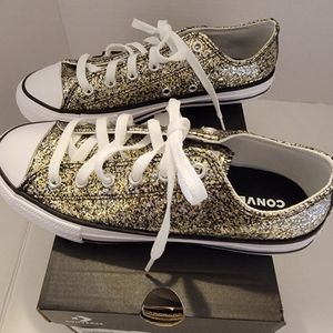 Converse sneakers size 5